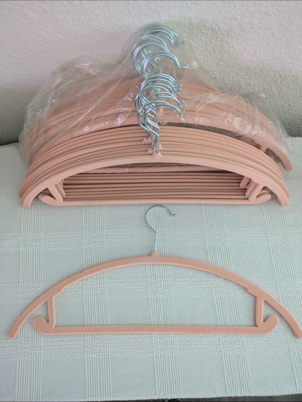 Quality Peach Velvet Slim Suit Hangers - 25 Pack - NEW NEVER USED!! Durable 🩷